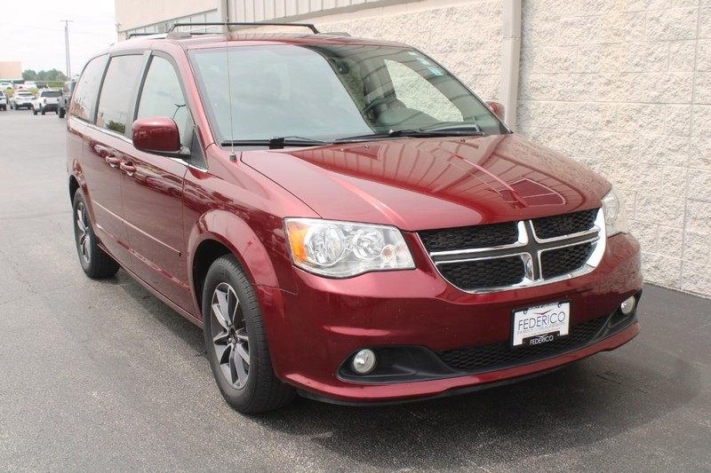 Used 2017 Dodge Grand Caravan SXT with VIN 2C4RDGCGXHR859417 for sale in Wood River, IL