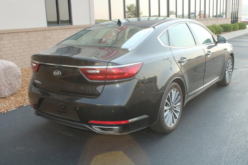 Used 2019 Kia Cadenza Premium with VIN KNALB4J17K5171823 for sale in Wood River, IL