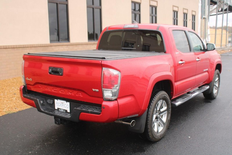 Used 2017 Toyota Tacoma Limited with VIN 3TMGZ5AN2HM045929 for sale in Wood River, IL