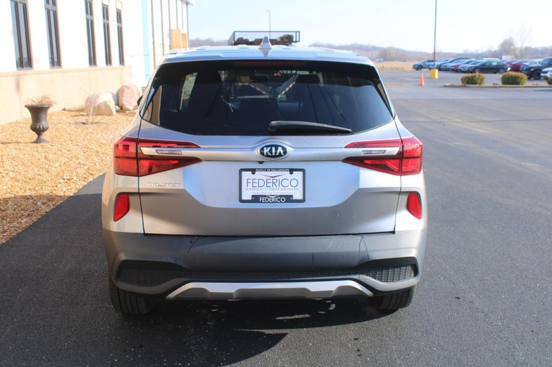 Used 2021 Kia Seltos LX with VIN KNDEPCAA4M7082046 for sale in Wood River, IL